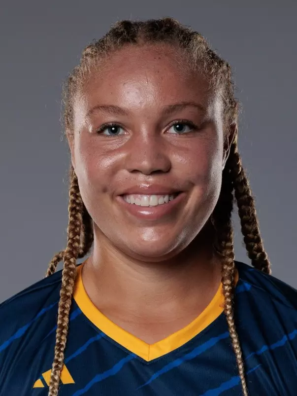 sophia-speziale-uci-wsoc-2026-headshot