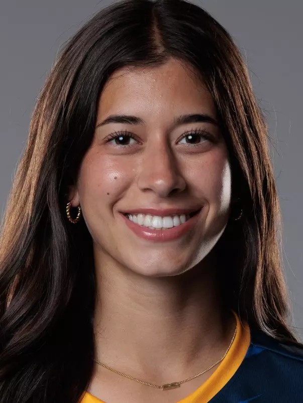 isabella-meric-uci-wsoc-2026-headshot