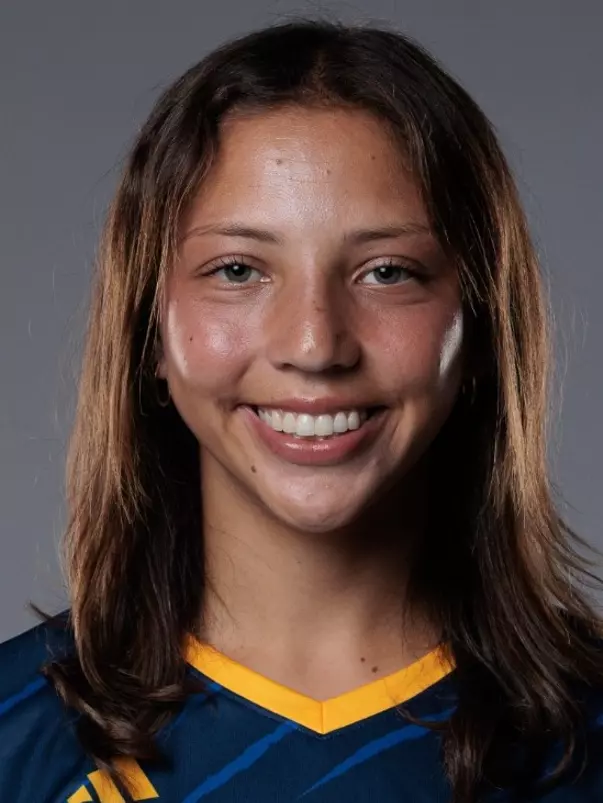 jenika-davis-uci-wsoc-2026-headshot