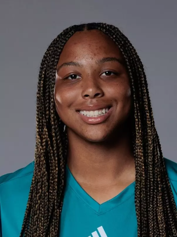 kamilah-jones-uci-wsoc-2026-headshot
