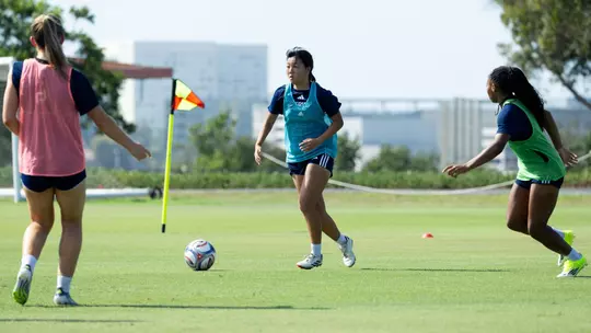 Chifumi Sasaki playing in training alongside Clara Samson and Cam LawsonKitchen in 2026
