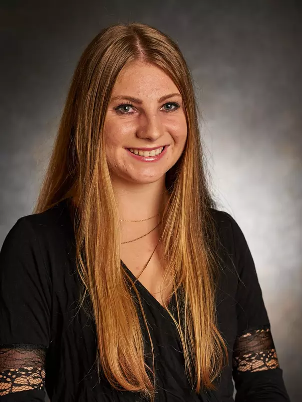 Sarah Riggs 2017 head shot