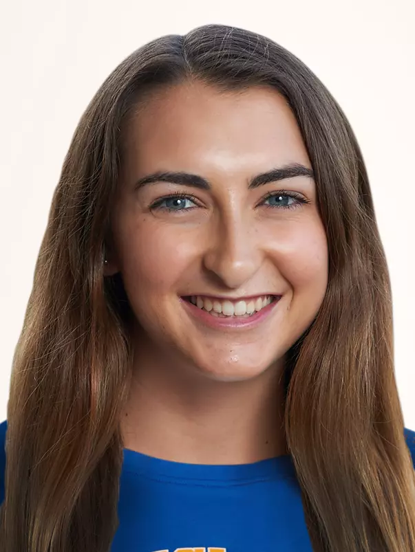 Sarah Holloway, 2019 women's rowing headshot