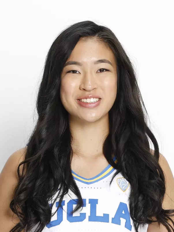 2021-22 Natalie Chou headshot