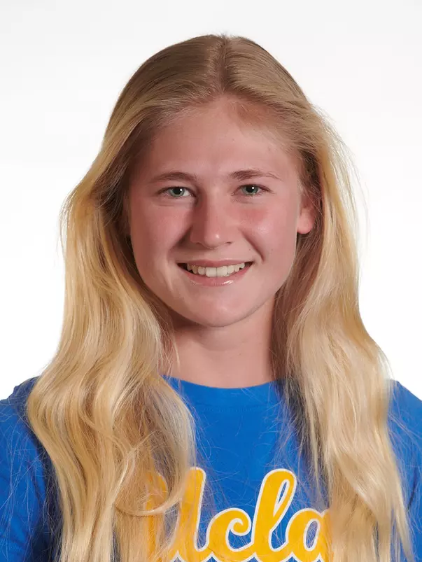 Elsa Couvillon, headshot