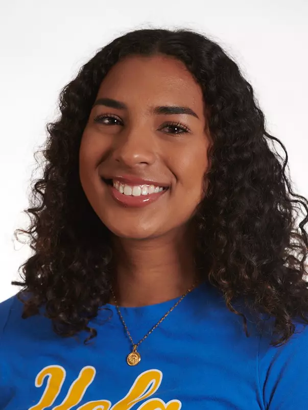 Makayla Roberts, headshot