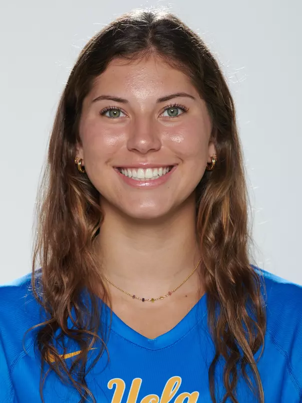 Carly Hendrickson 2023 Headshot