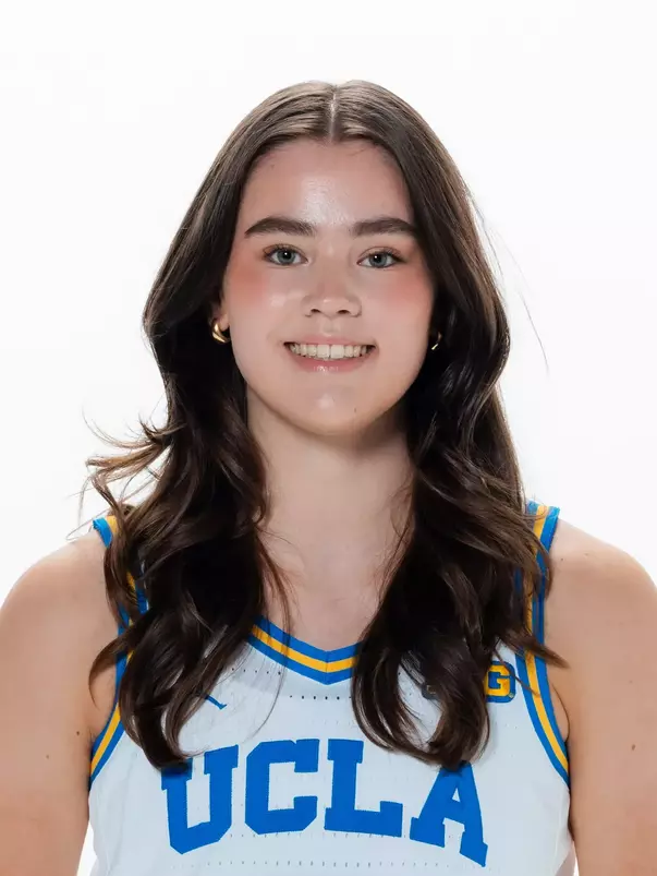 Elina Aarnisalo_Headshot_2024-25