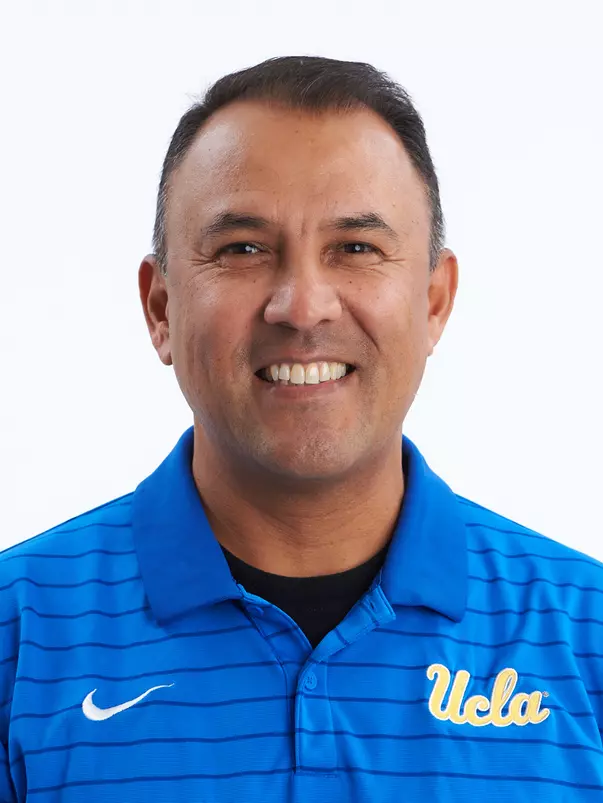 2526_Headshot_Web_WROW_COACH_Lemus_Guillermo.jpg