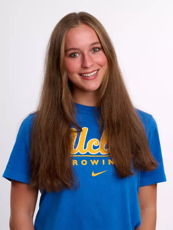 Zoe Staelens_2024-25 Headshot