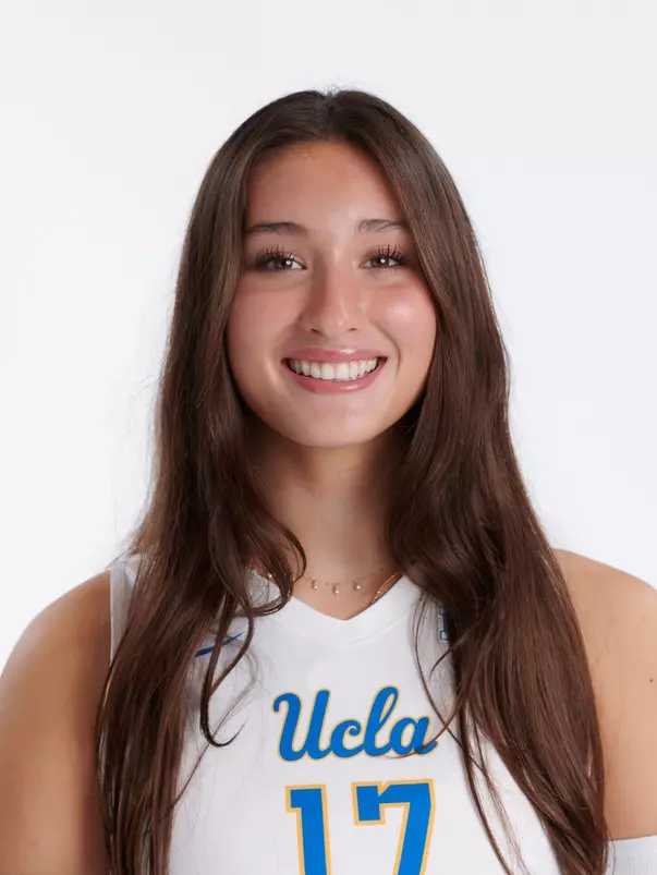 Eliana Urzua Headshot