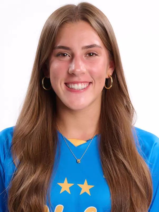 Bella Winn 2025 Headshot