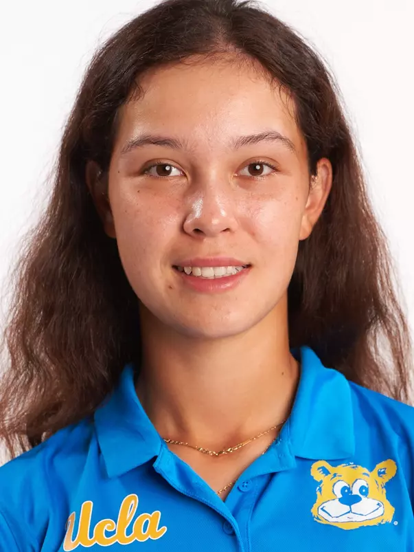 Zoe Sprecher 2025-26 Headshot