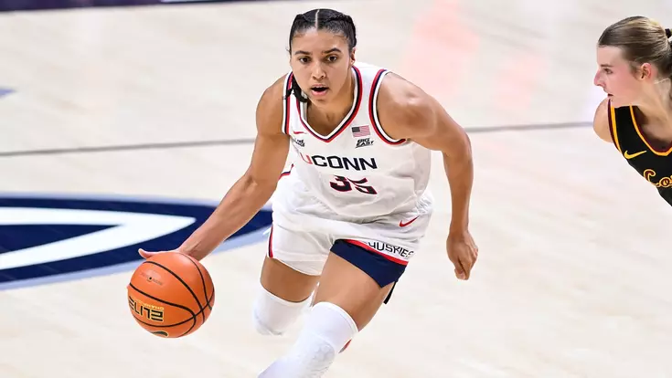 STORRS, Conn - November 12 - Azzi Fudd against Loyola Chicago at Gampel Pavilion in Storrs, Conn. Photo by Connor Sharp