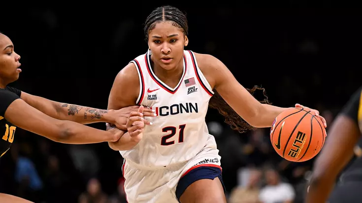 NEW YORK, NEW YORK- December 20 - Sarah Strong #21 of the UConn Huskies against the Iowa Hawkeyes at Barclays Center in New York City, NY. Photo by Simon Asher