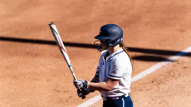 Huskies Split Saturday Slate at the Gulf Coast Classic