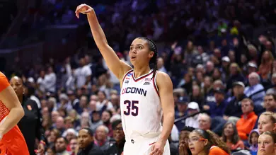 Fudd Powers No. 1 UConn Into Sweet 16