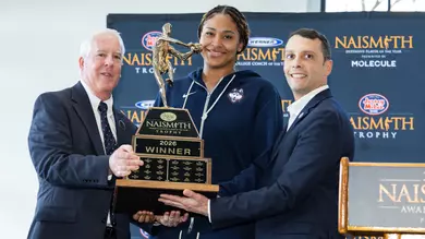 Sarah Strong Earns 2026 Naismith Trophy