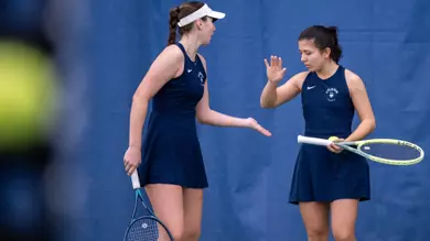 Huskies Go 1-1 on the Road, Triumph Over Villanova, Fall to Georgetown