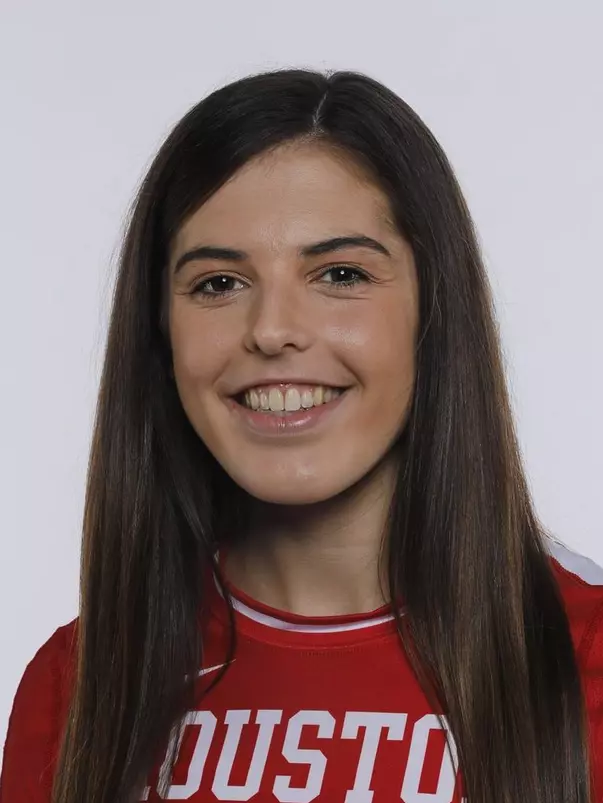 Isabell Theut Headshot
