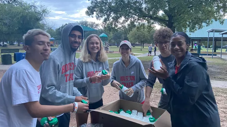 Cougars Volunteer at River Oaks Elementary