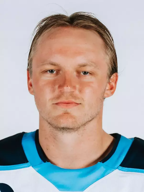 Holt_Brandon headshot