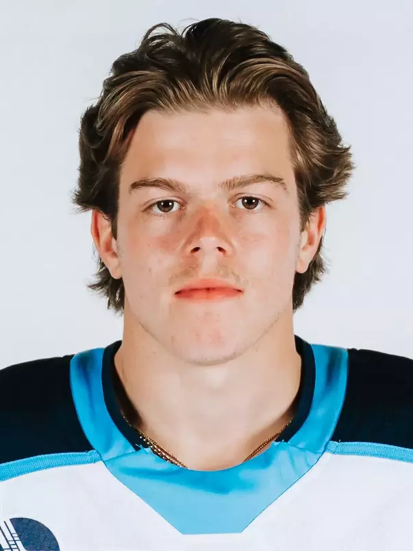 Peterson_Lukas headshot