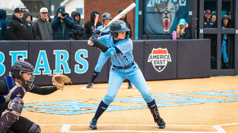 Neve ADams at bat