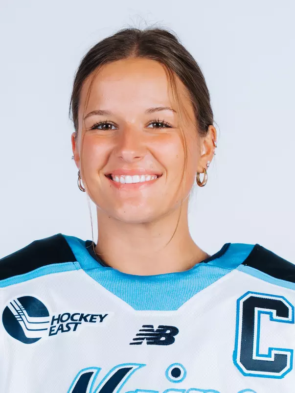 Brenna Curl Headshot