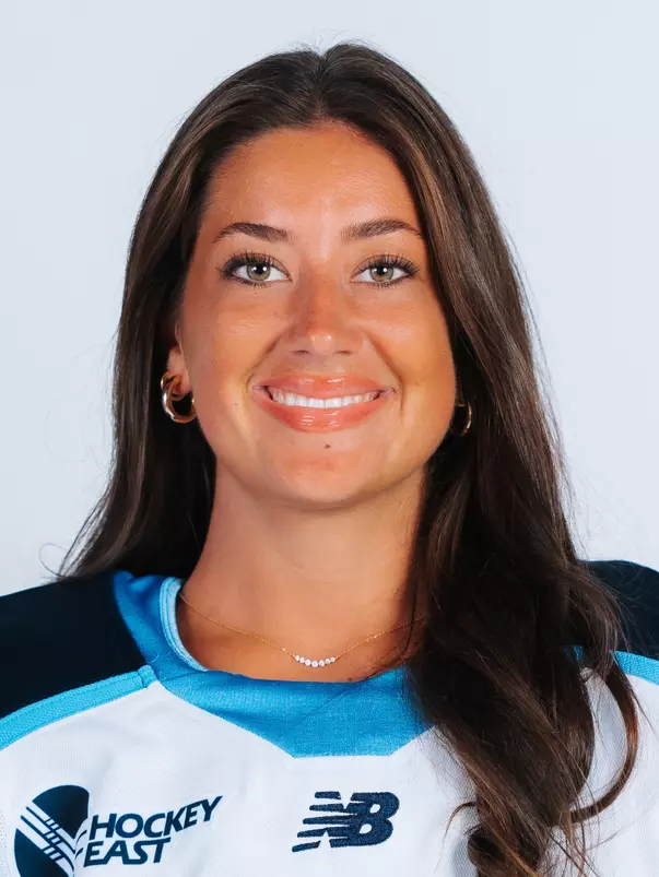 Lila Shea Headshot