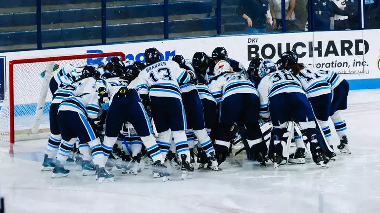 WIH_TeamHuddle