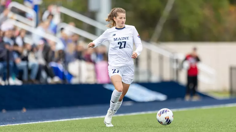 Hannah Wehmeyer dribbles the ball up the field.