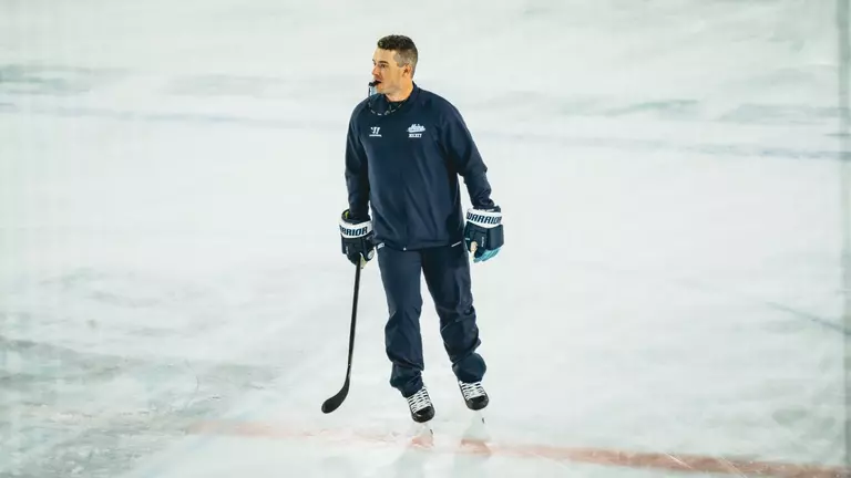 Alex Kurtz on the ice