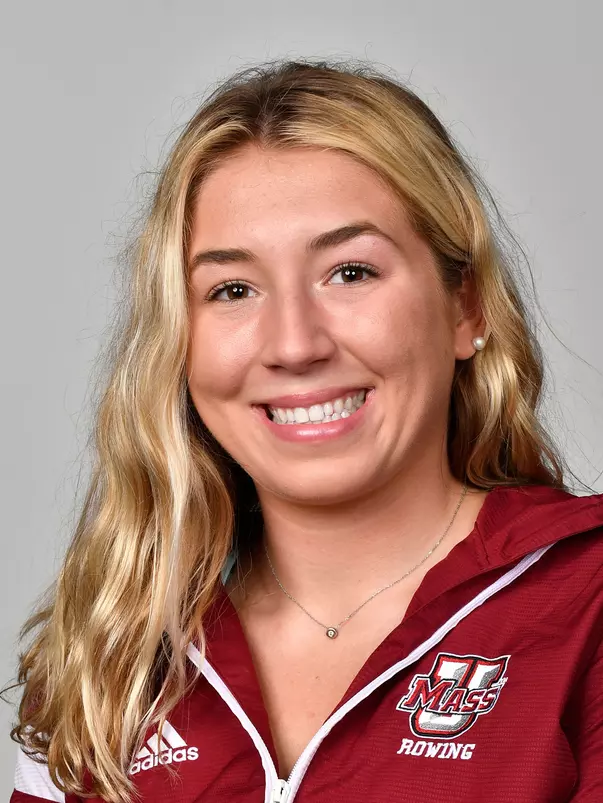 Caroline Ricciardi Headshot