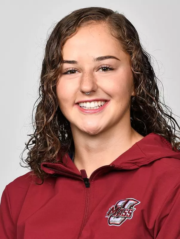 Hannah Gold 2019 Headshot