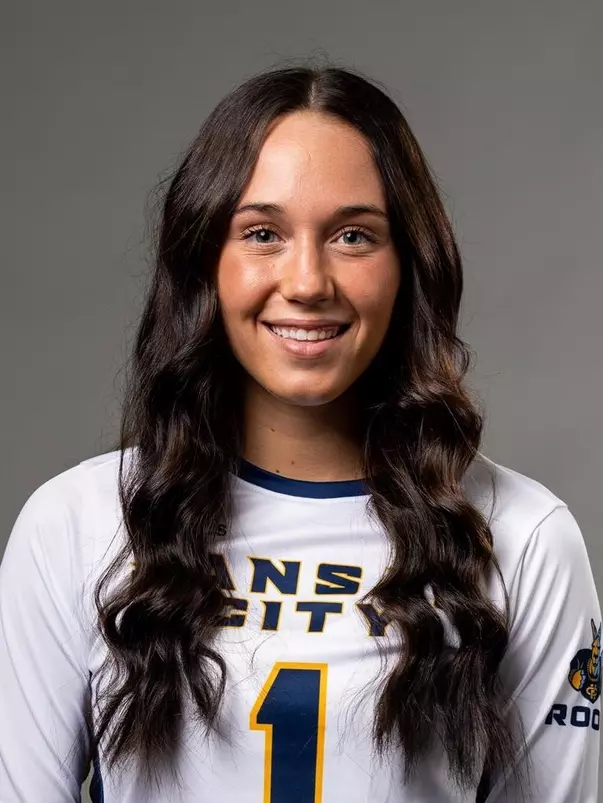 Maddie Renn Headshot 2021