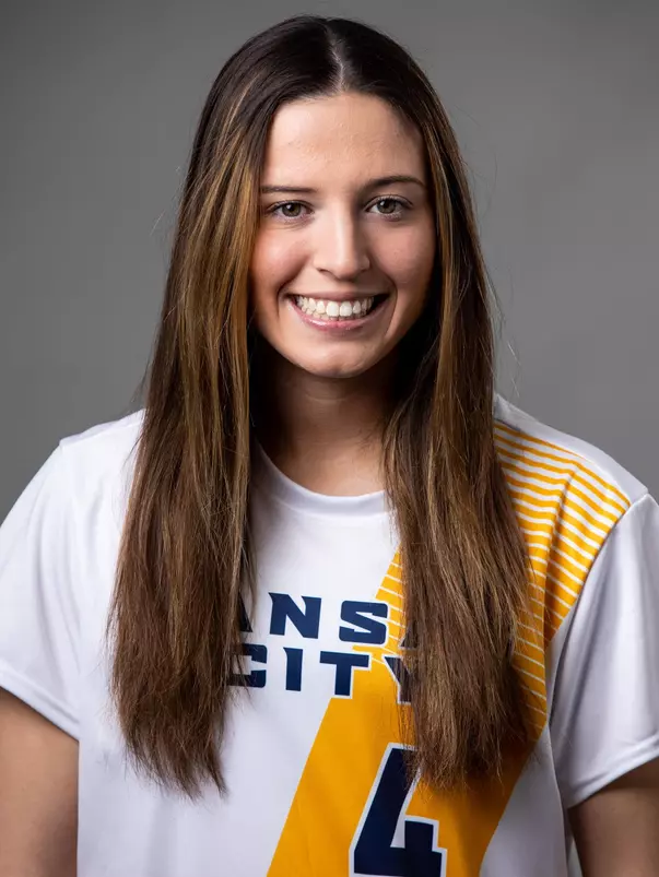 Bela Gonzalez Headshot