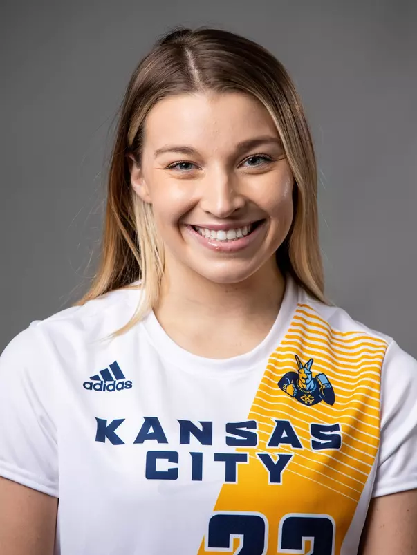 Ruth Fiander Headshot