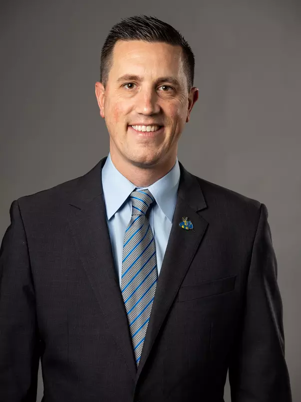 Coach Pore Headshot 2021