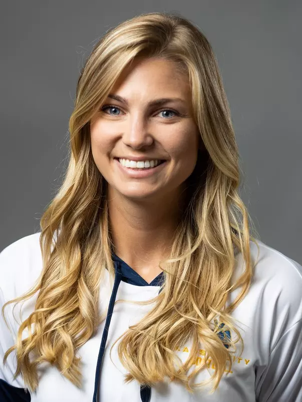 Wonderly Headshot 2021-22