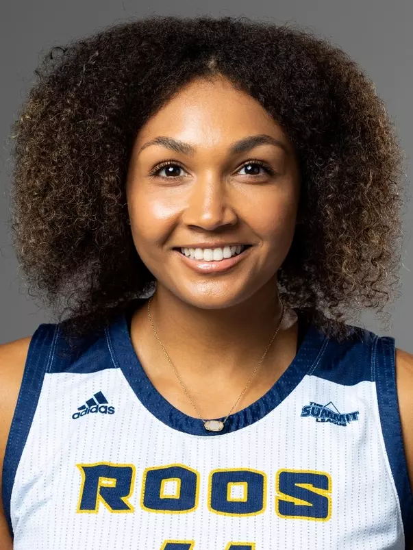 Jocelyn Ewell 2022 Headshot USE THIS