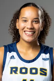 Machia Mullens 2022 Headshot USE THIS