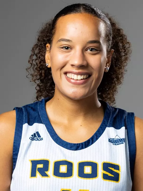 Machia Mullens 2022 Headshot USE THIS