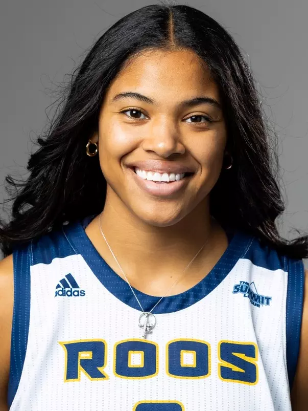 E'Lease Stafford 2022 Headshot USE THIS