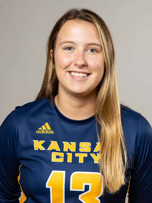 2022 Carly Gillen Headshot