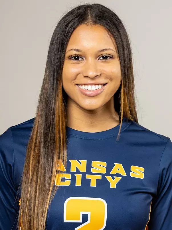 2022 Odyssey Warren Headshot