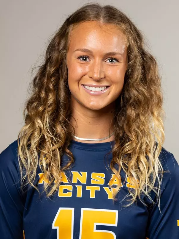 2022 Raina Smith Headshot