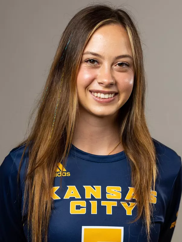 2022 Sydney Henry Headshot