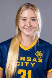 2022 Lily Hollis Headshot