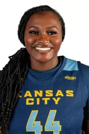 Zanaa Cordis Headshot 2023